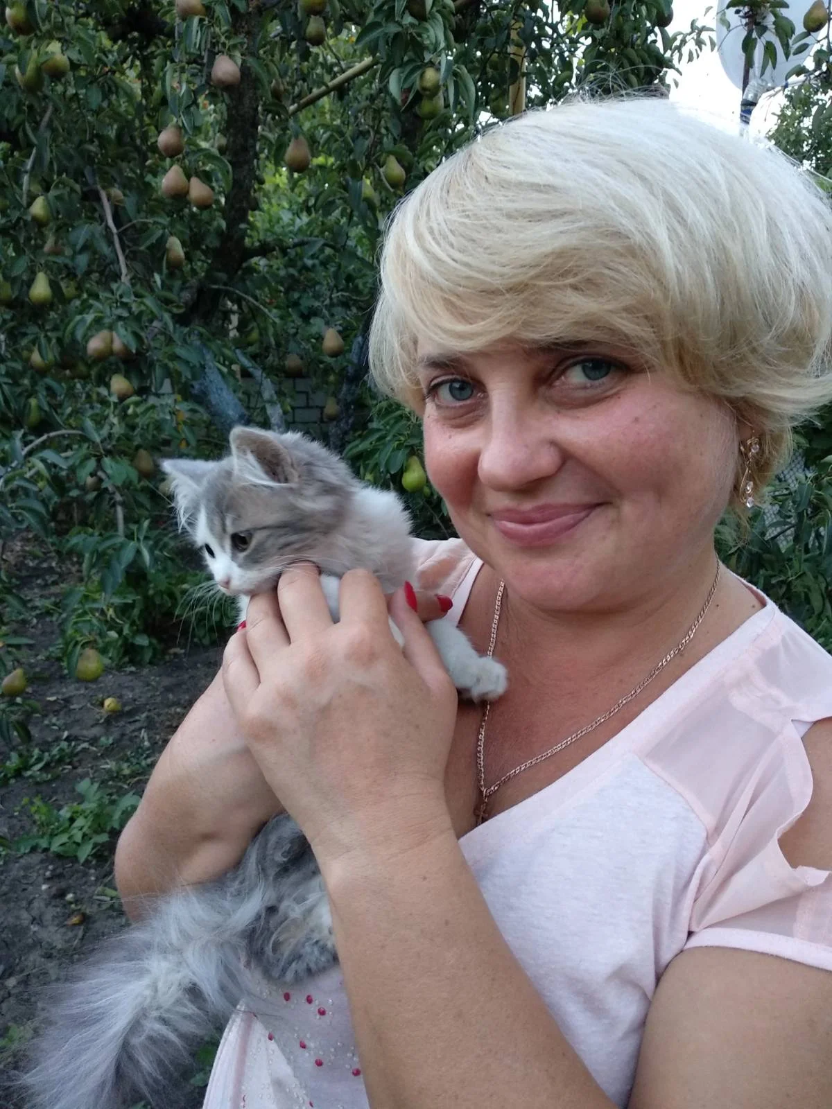 Home Page - The Best Self-Care Blog! 46 Irina reader with a per